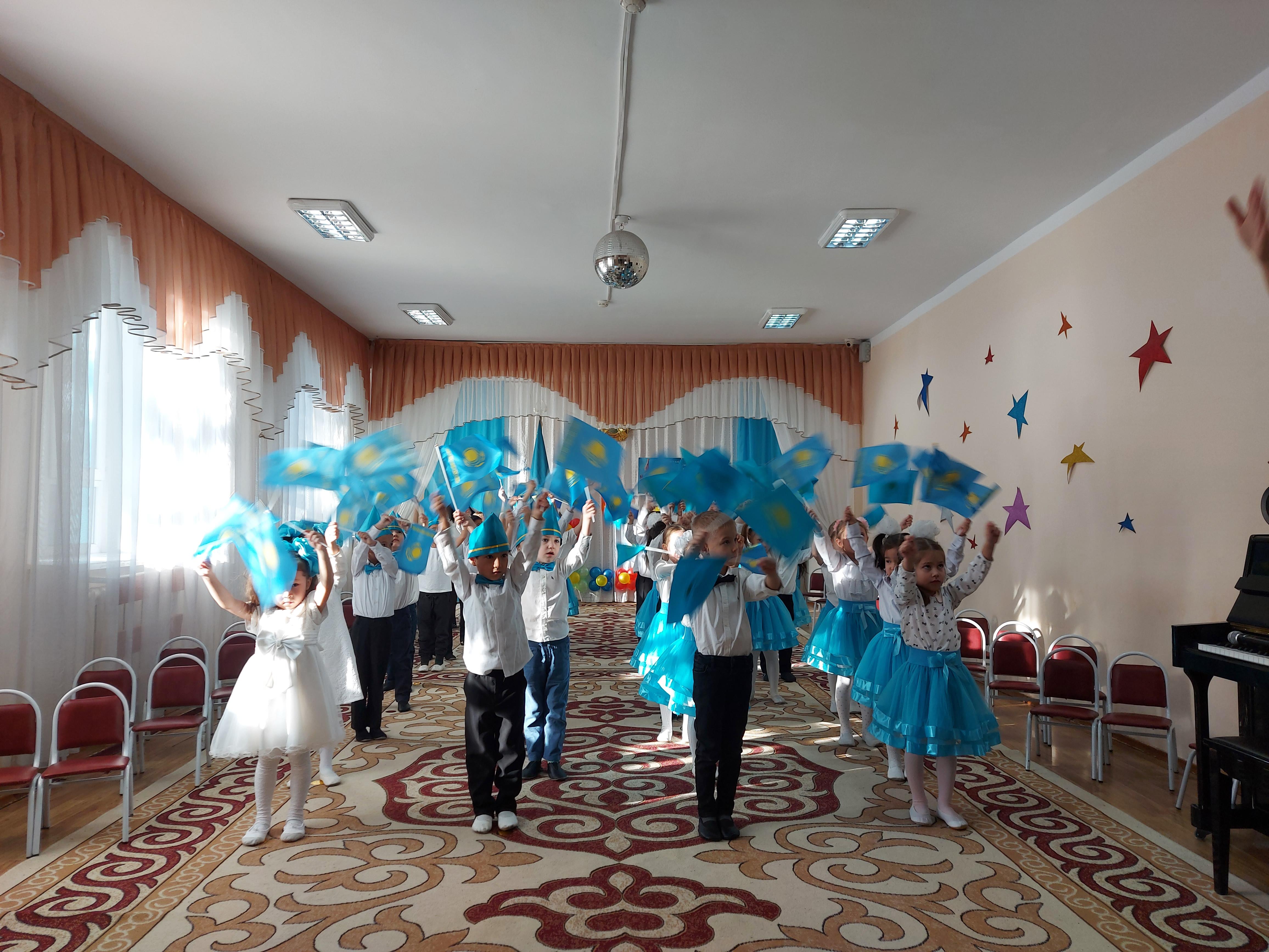 "Тәуелсіз елдің ұланымыз"
