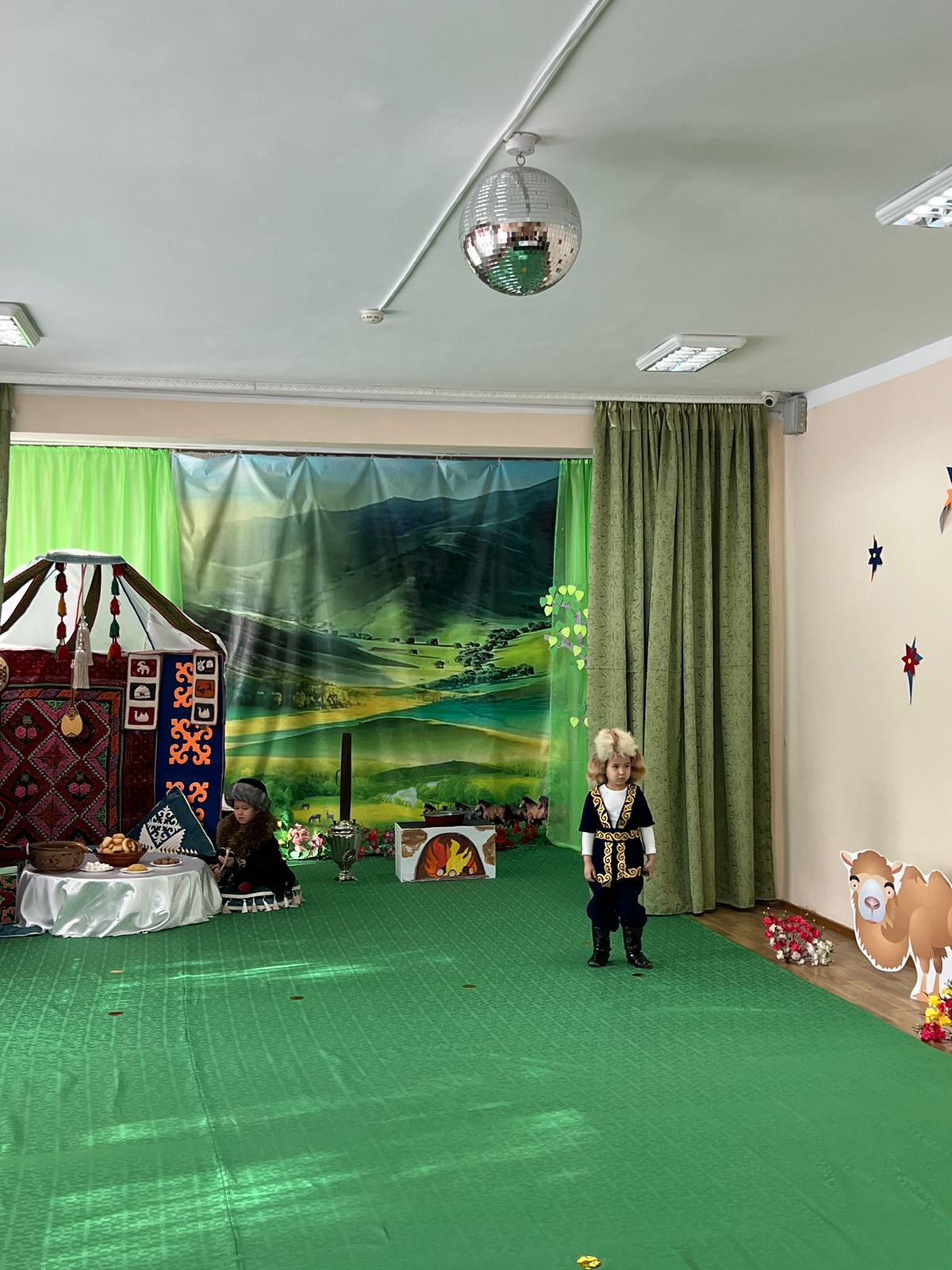 Театрдың танғажайып әлемі. Чудесный мир театра.