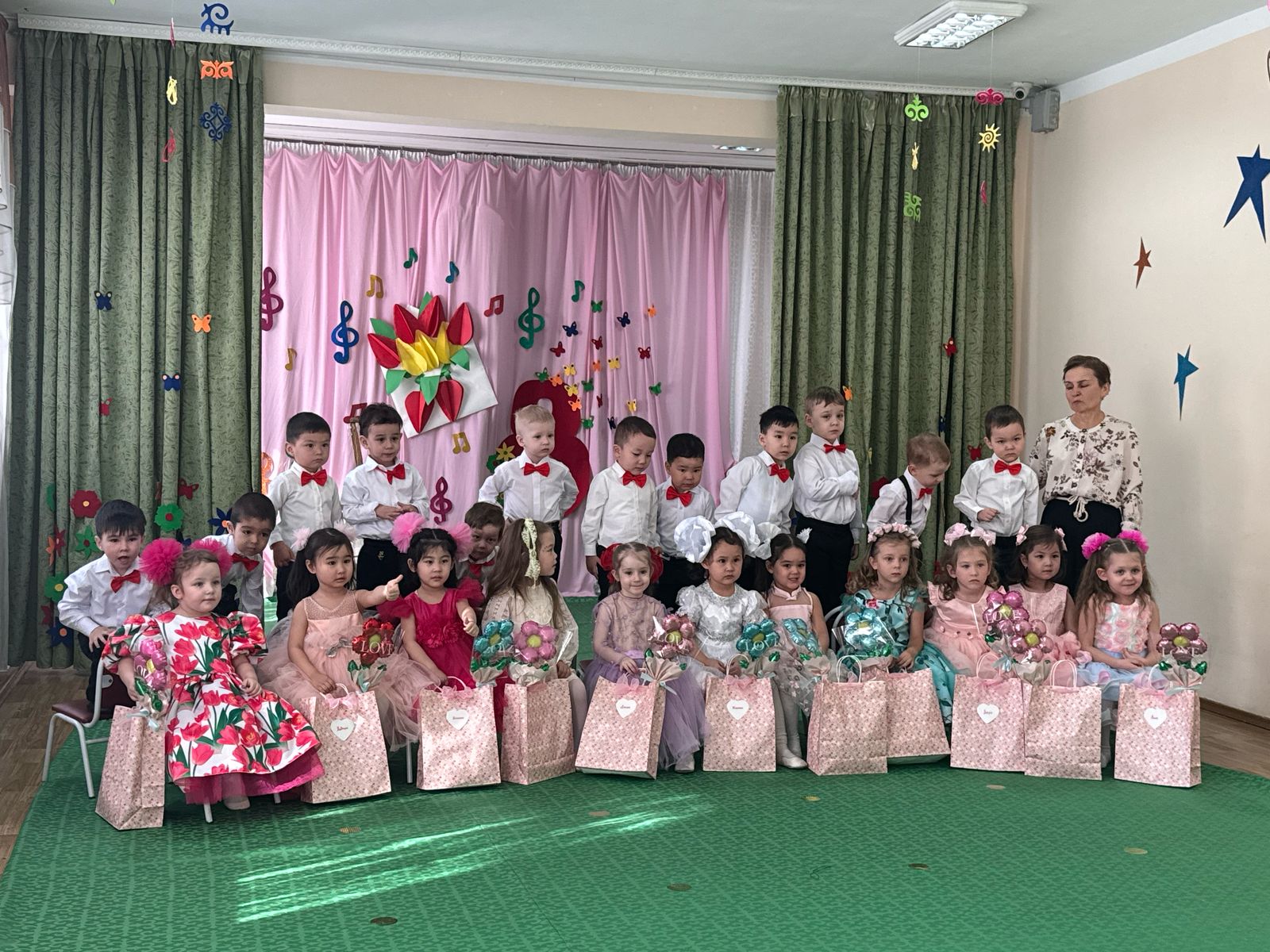 Праздник 8 Марта в средней группе Балапан «Моя мамочка самая лучшая»