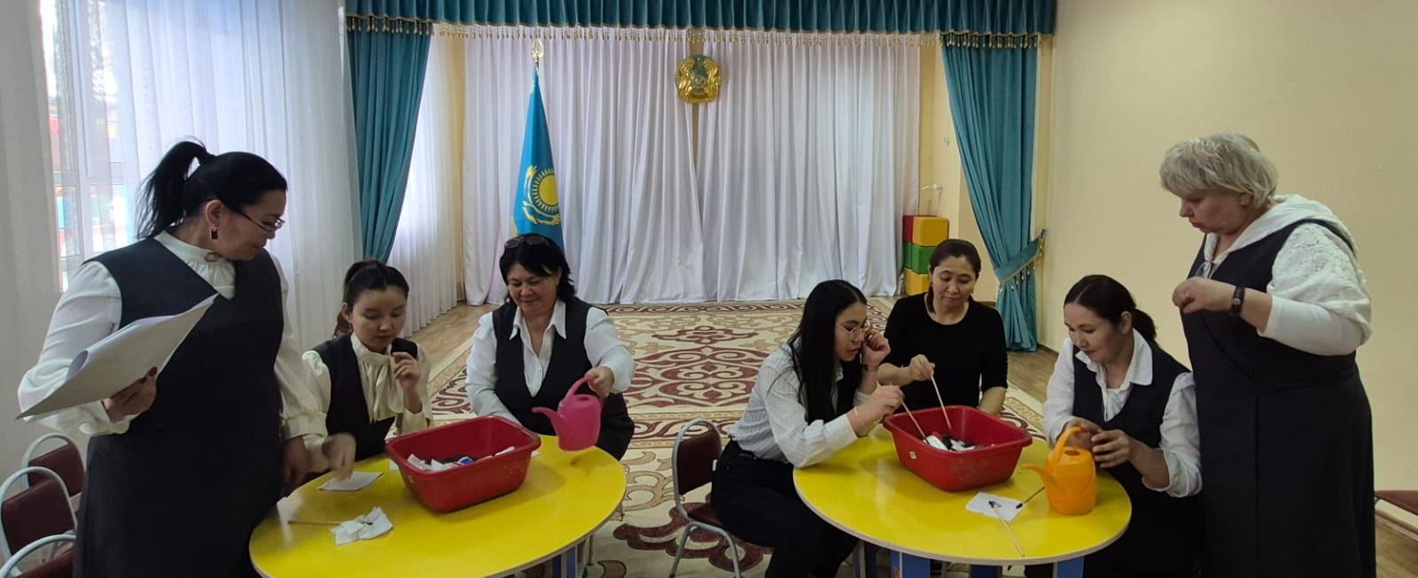 Ересек топтарының тәрбиешілері ұйымдастырған балабақша ішінде тәрбиешілерге арналған семинар.Тақырыбы: Экологиялық тәрбие. Семинар для воспитатели. Тема: Экологическое воспитание в детском саду.